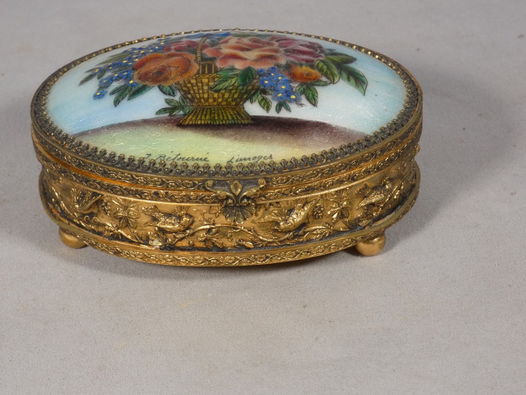 Email de Limoges par Bétourné, coffret à bijoux en laiton et émaux, décor floral – Image 7