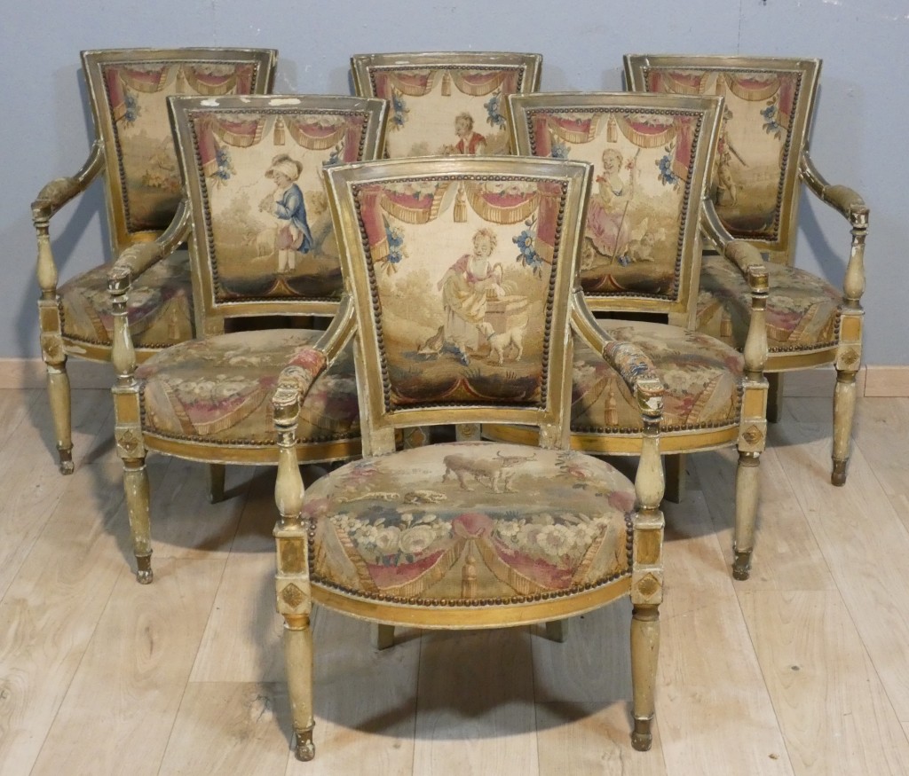 Suite de six fauteuils en bois laqué et doré tapisseries à scènes– Époque Directoire, vers 1795