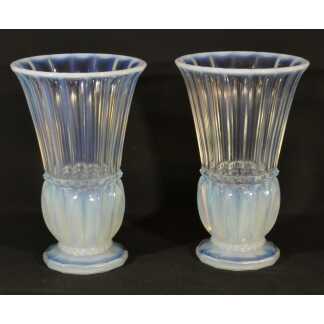 Pierre d'Asven, paire de vases en verre opalescent, époque Art Déco 1930