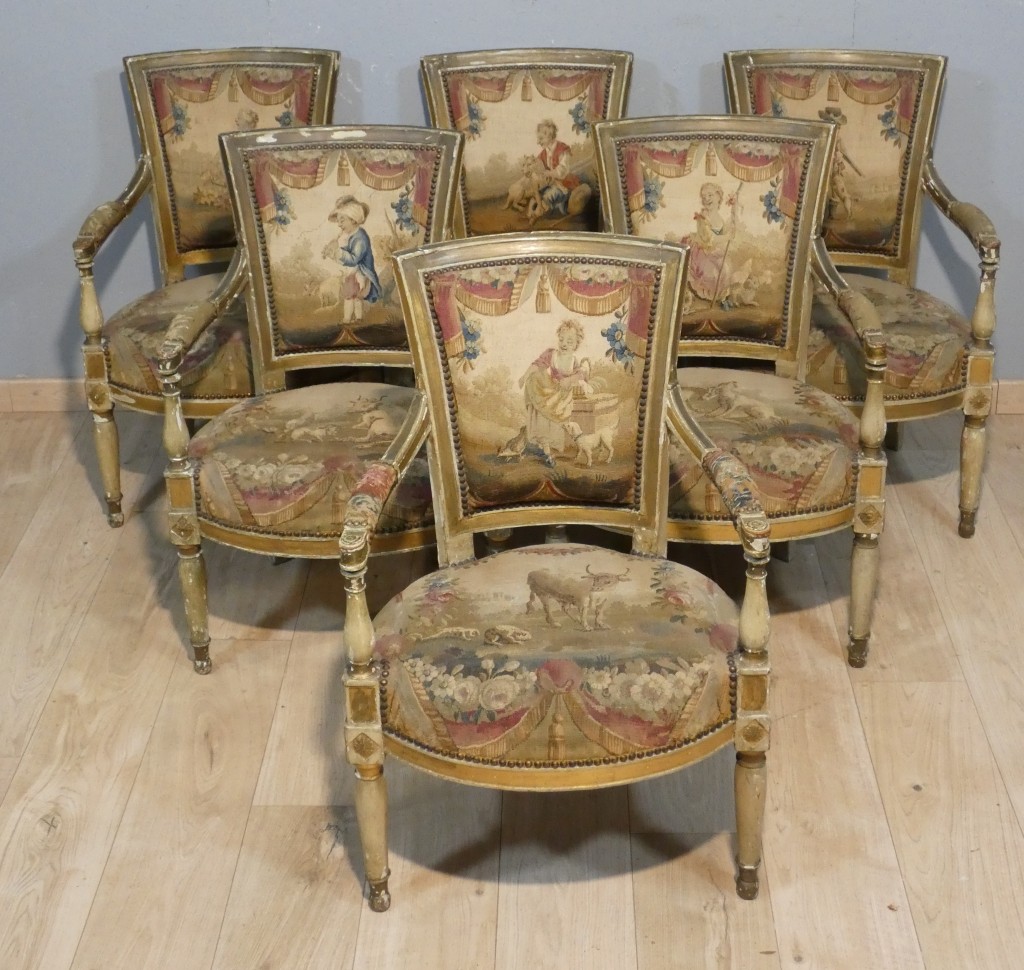 Suite de six fauteuils en bois laqué et doré tapisseries à scènes– Époque Directoire, vers 1795 – Image 2