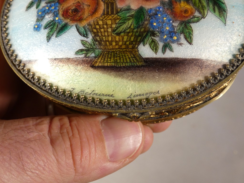 Email de Limoges par Bétourné, coffret à bijoux en laiton et émaux, décor floral – Image 6