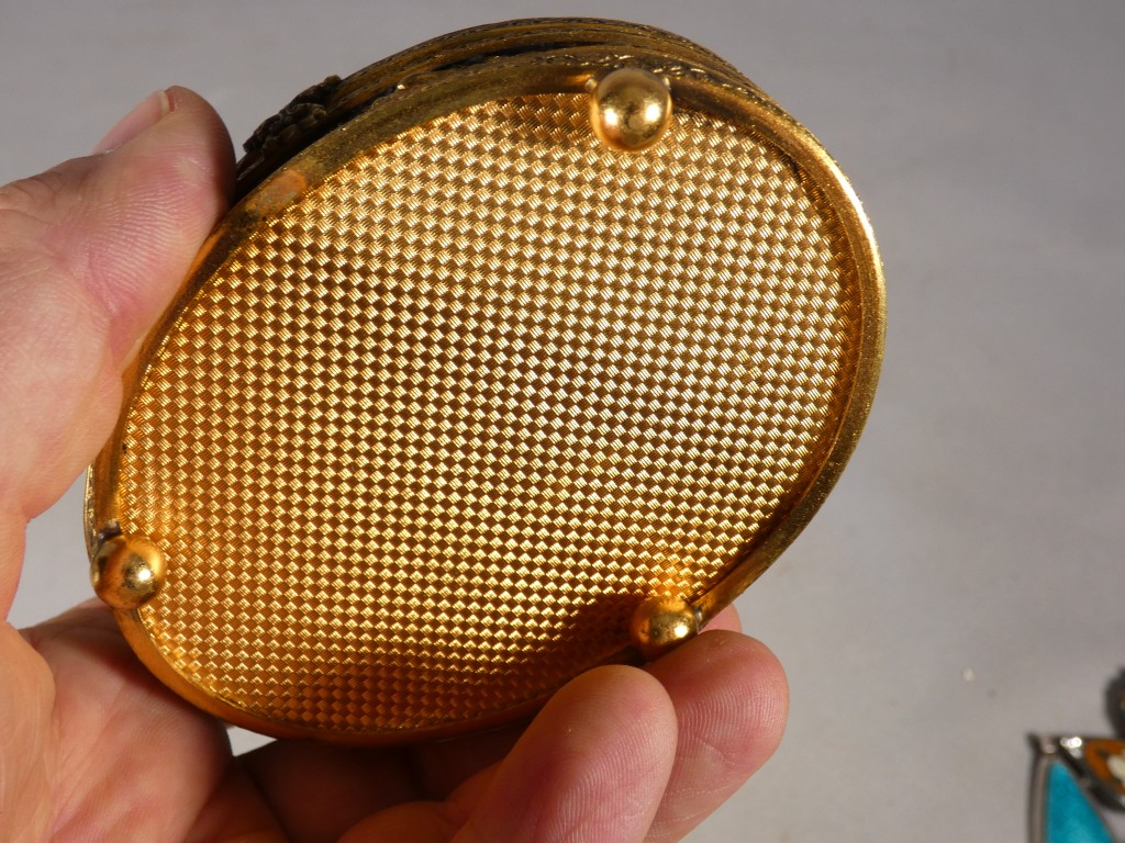 Email de Limoges par Bétourné, coffret à bijoux en laiton et émaux, décor floral – Image 9