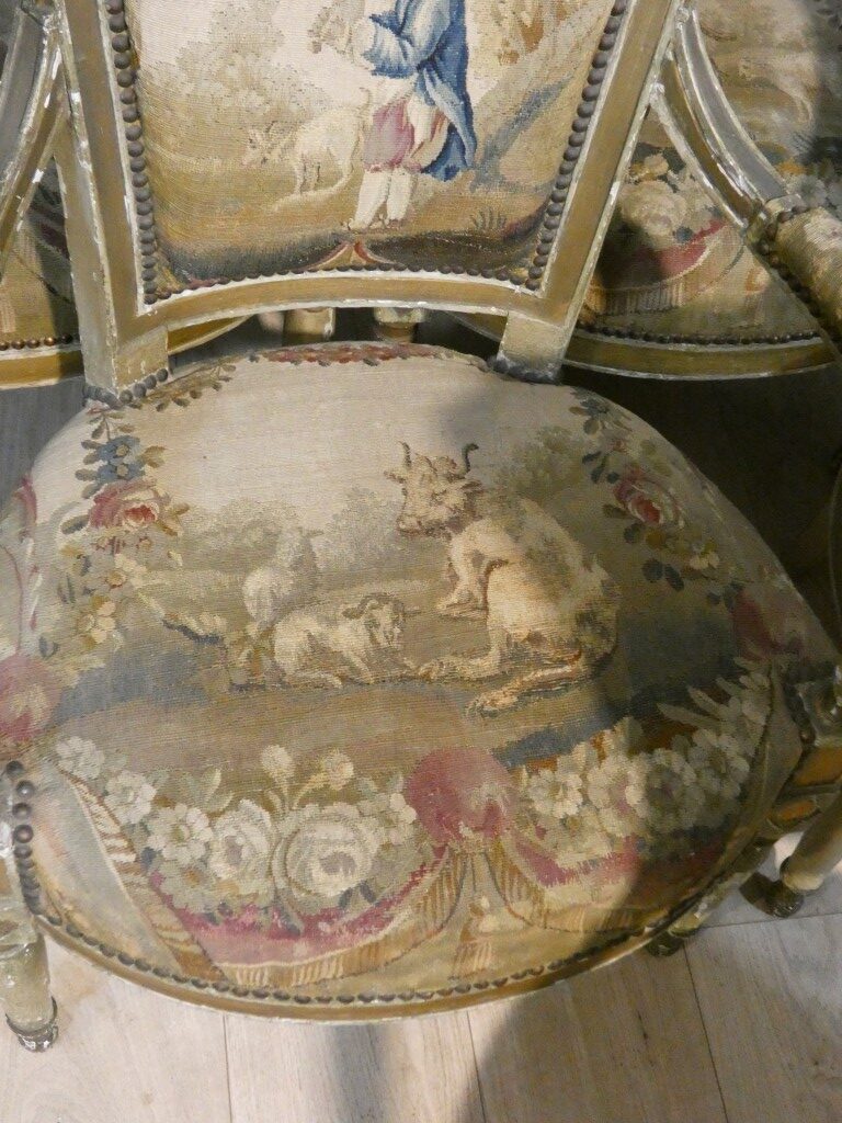 Suite de six fauteuils en bois laqué et doré tapisseries à scènes– Époque Directoire, vers 1795 – Image 9