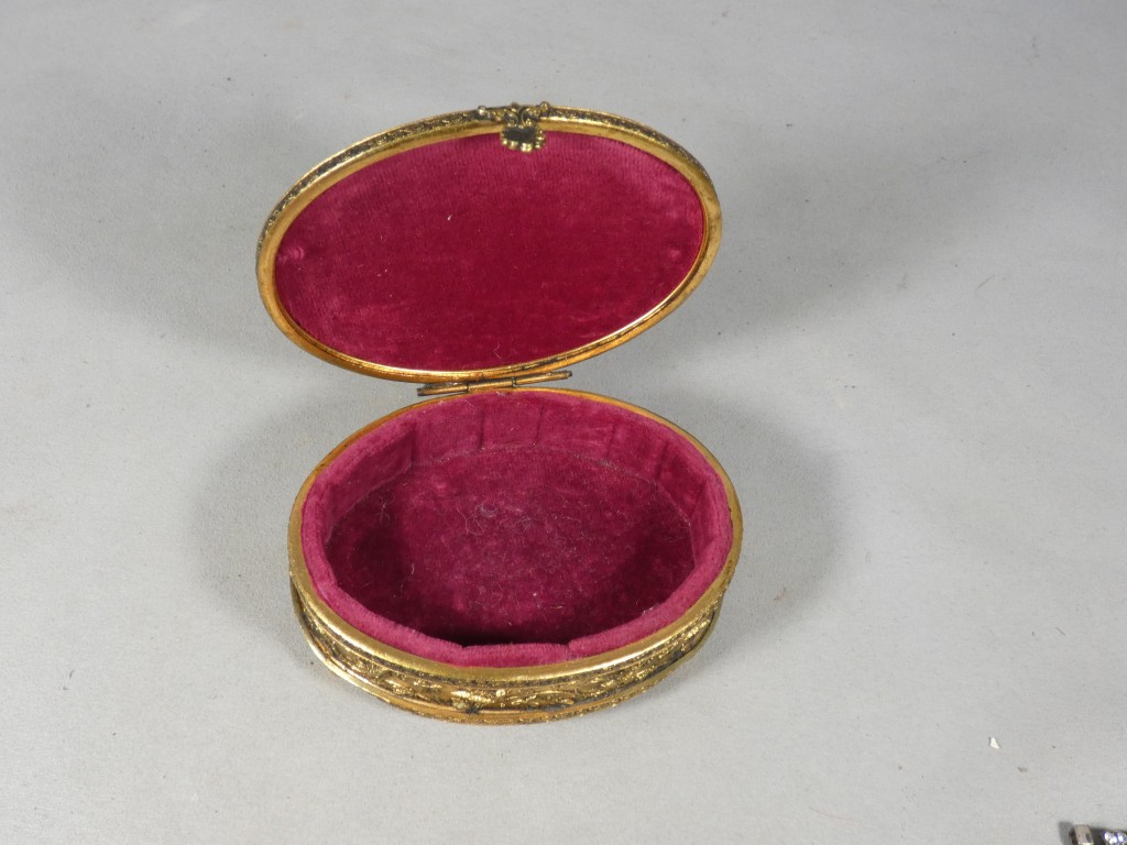 Email de Limoges par Bétourné, coffret à bijoux en laiton et émaux, décor floral – Image 10