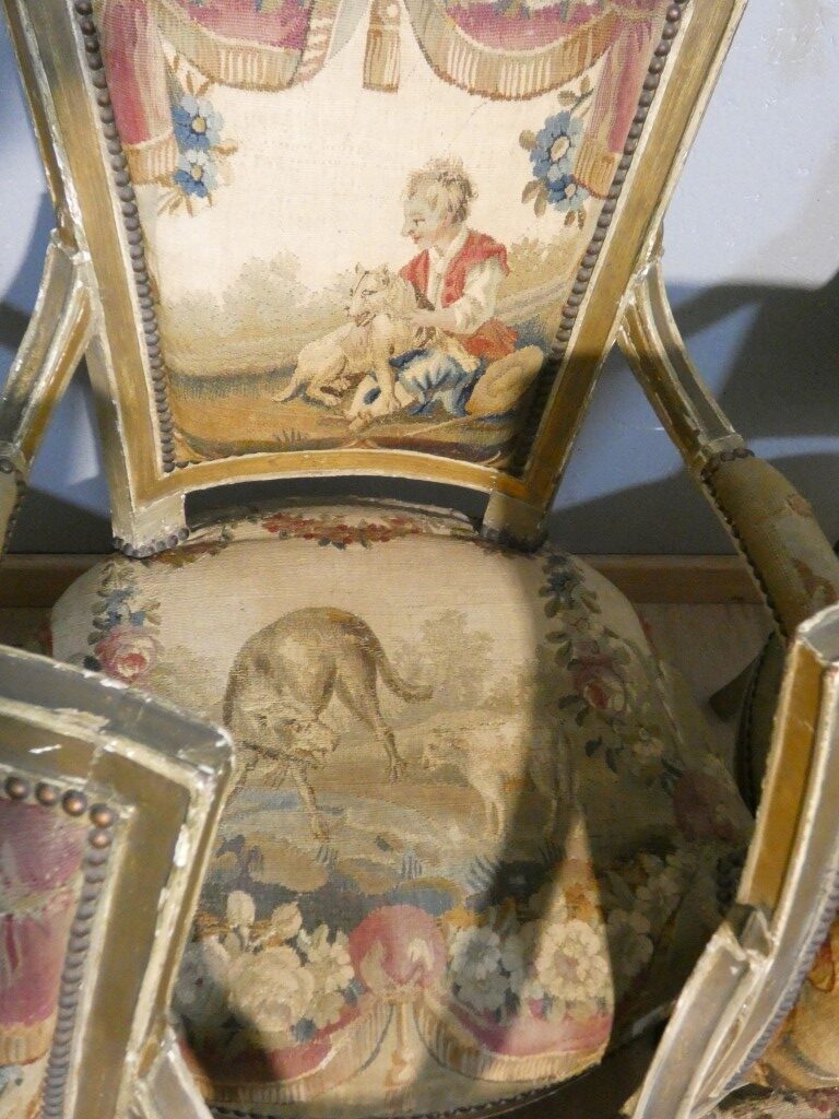 Suite de six fauteuils en bois laqué et doré tapisseries à scènes– Époque Directoire, vers 1795 – Image 6