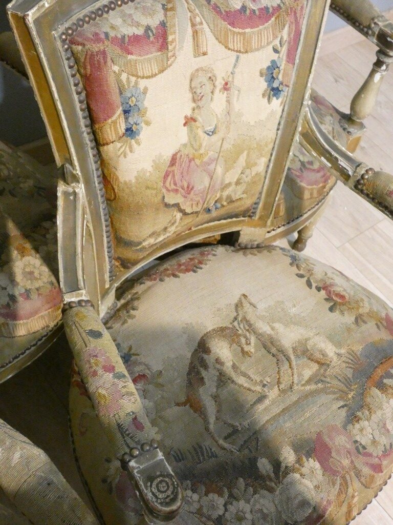 Suite de six fauteuils en bois laqué et doré tapisseries à scènes– Époque Directoire, vers 1795 – Image 12