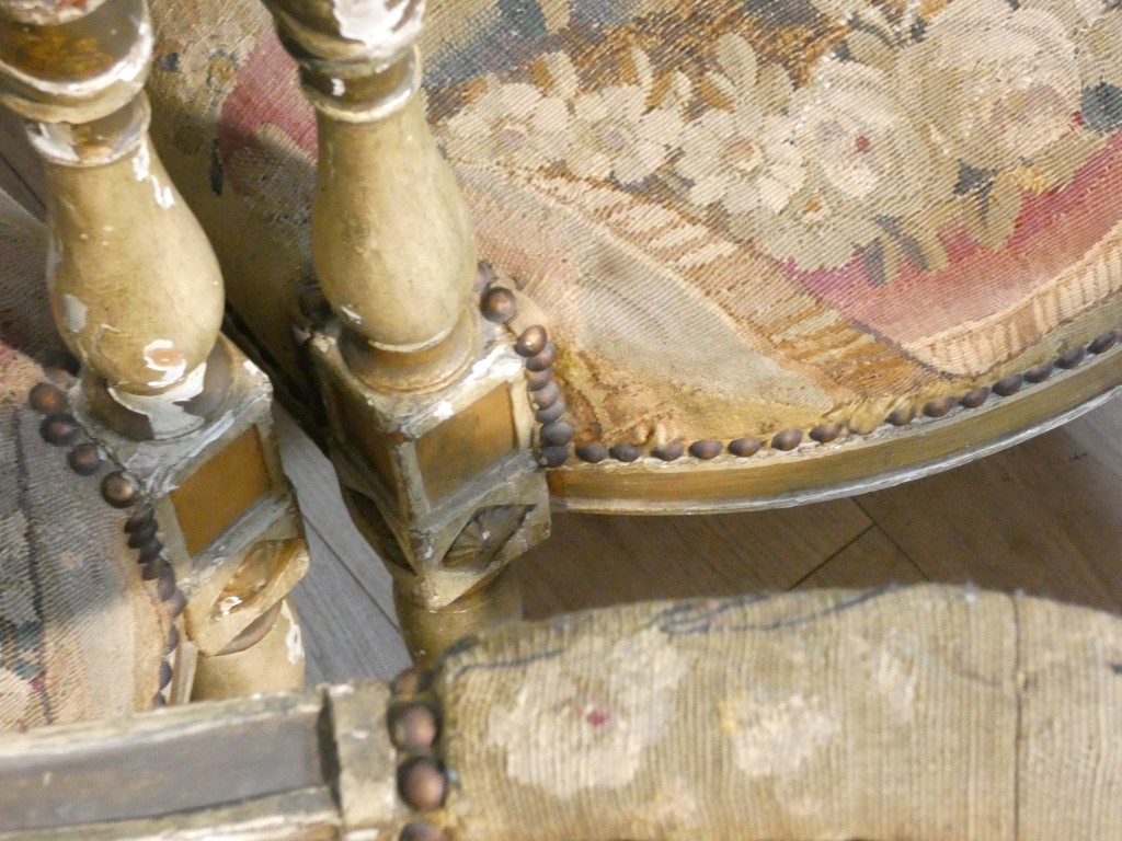 Suite de six fauteuils en bois laqué et doré tapisseries à scènes– Époque Directoire, vers 1795 – Image 7