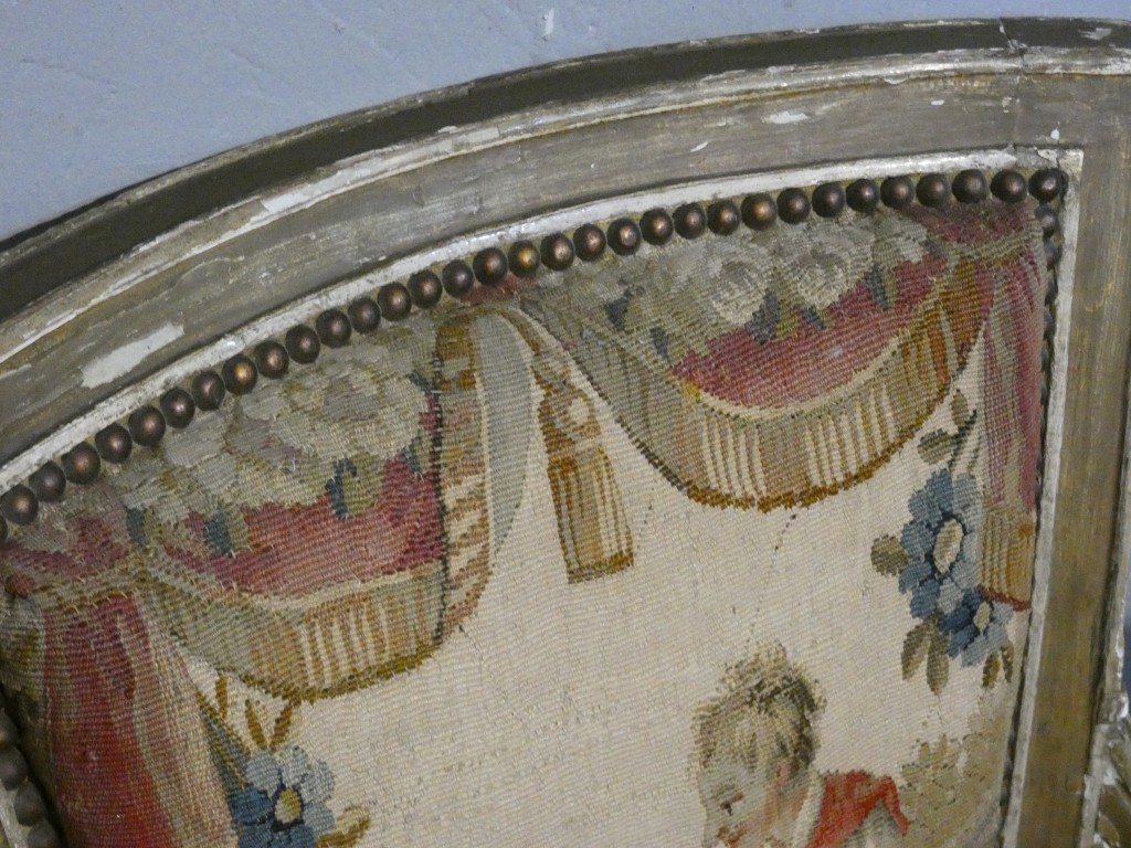 Suite de six fauteuils en bois laqué et doré tapisseries à scènes– Époque Directoire, vers 1795 – Image 8