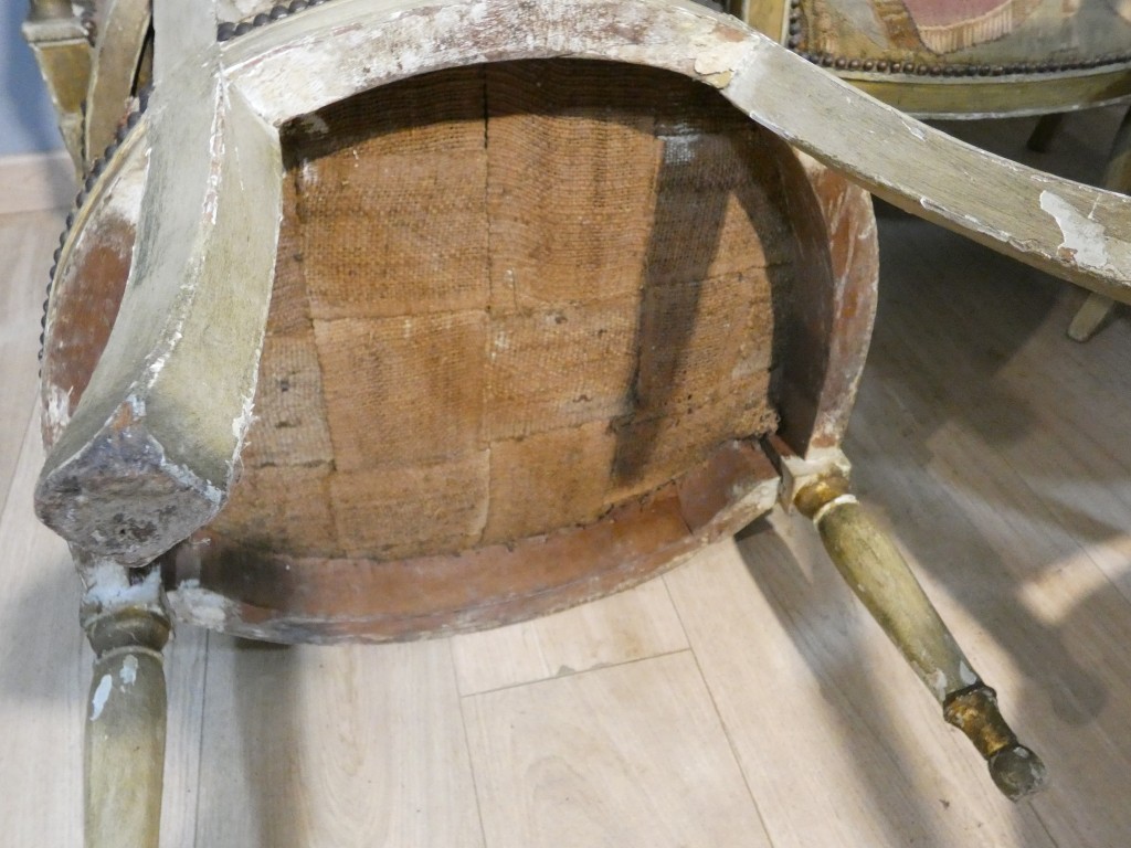 Suite de six fauteuils en bois laqué et doré tapisseries à scènes– Époque Directoire, vers 1795 – Image 22