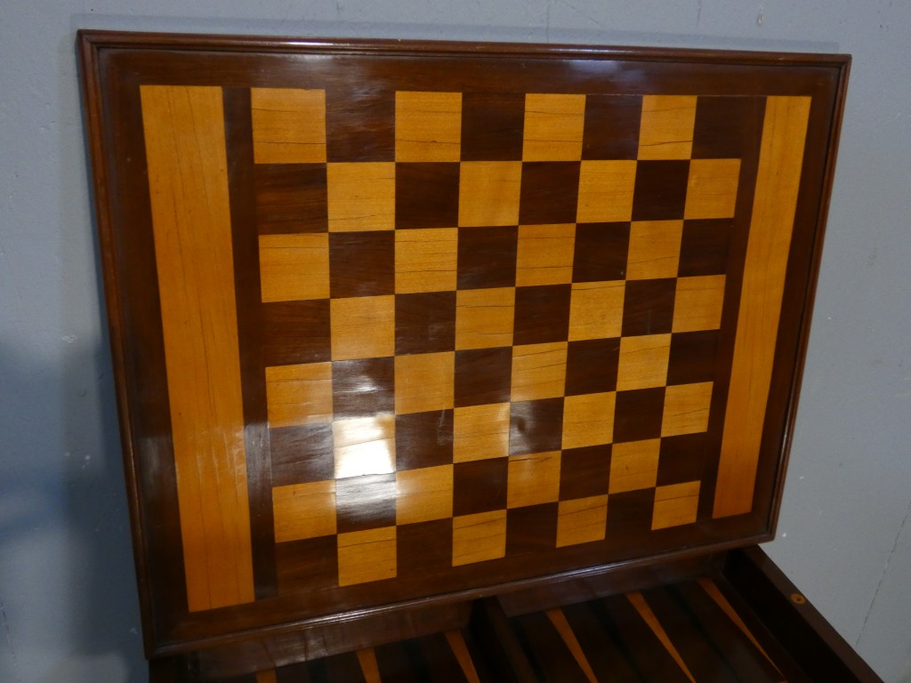 Table à jeux trictrac en acajou d’époque Louis XV – XVIIIᵉ siècle – Image 7