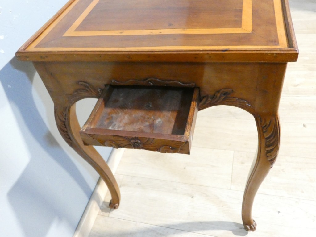 Table à jeux trictrac en acajou d’époque Louis XV – XVIIIᵉ siècle – Image 12