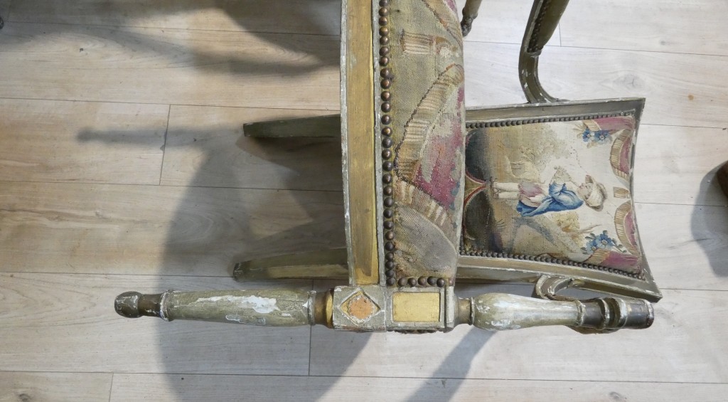 Suite de six fauteuils en bois laqué et doré tapisseries à scènes– Époque Directoire, vers 1795 – Image 16
