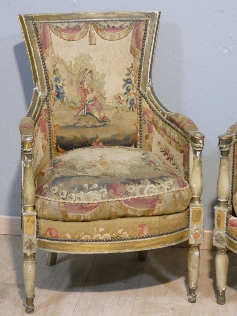 Paire de bergères en bois laqué et doré tapisseries à scènes pastorales - Epoque Directoire, vers 1795 – Image 2