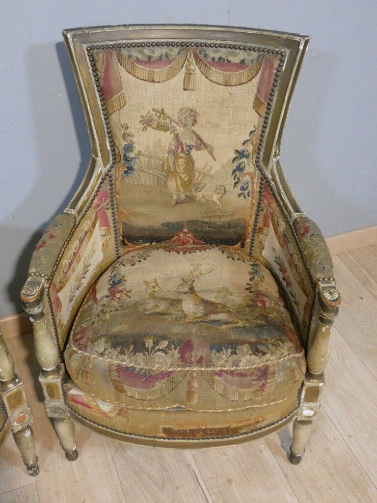 Paire de bergères en bois laqué et doré tapisseries à scènes pastorales - Epoque Directoire, vers 1795 – Image 3