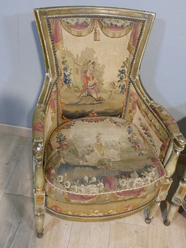 Paire de bergères en bois laqué et doré tapisseries à scènes pastorales - Epoque Directoire, vers 1795 – Image 4