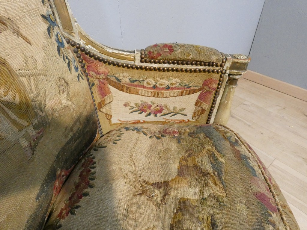 Paire de bergères en bois laqué et doré tapisseries à scènes pastorales - Epoque Directoire, vers 1795 – Image 8