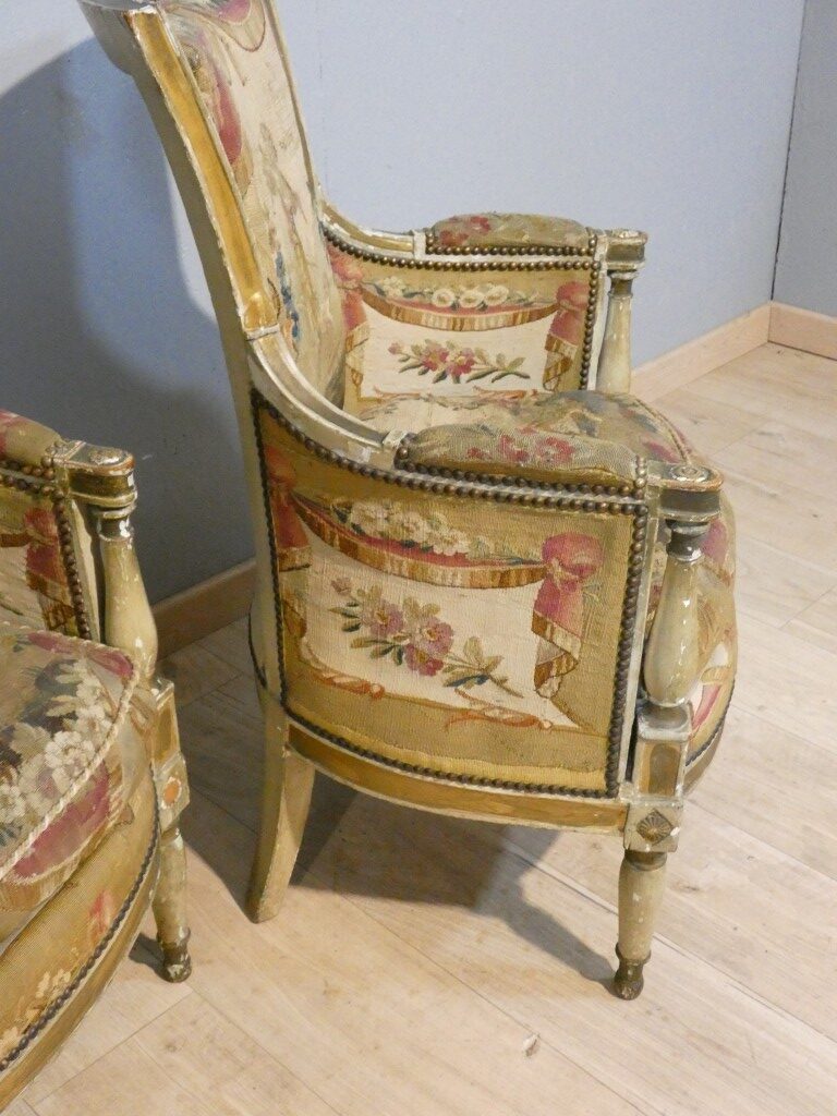 Paire de bergères en bois laqué et doré tapisseries à scènes pastorales - Epoque Directoire, vers 1795 – Image 7