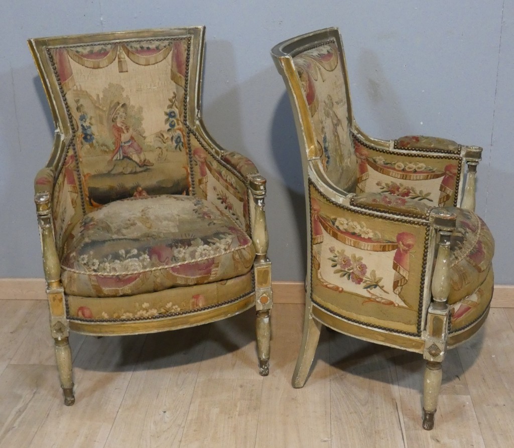 Paire de bergères en bois laqué et doré tapisseries à scènes pastorales - Epoque Directoire, vers 1795 – Image 6