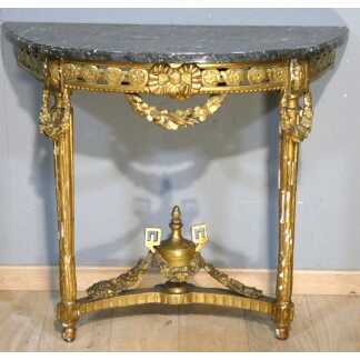 Console demi-lune en bois sculpté et doré – Époque Louis XVI, fin du XVIIIᵉ siècle