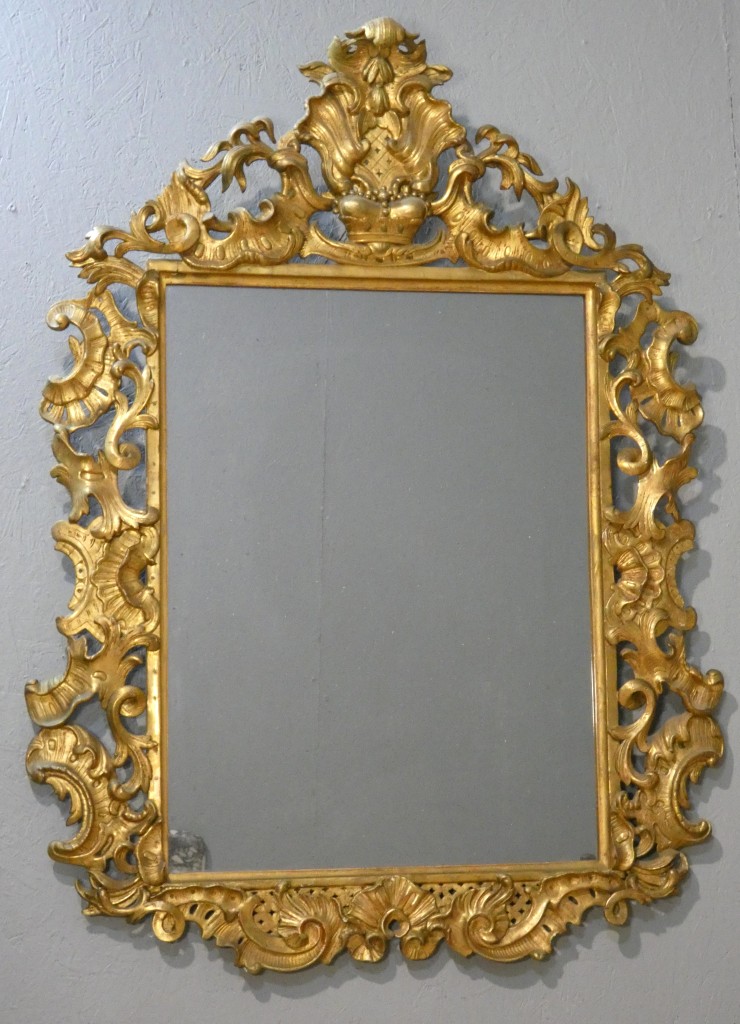 Important miroir rocaille italien en bois doré à glace au mercure – XVIIIe siècle – Image 2
