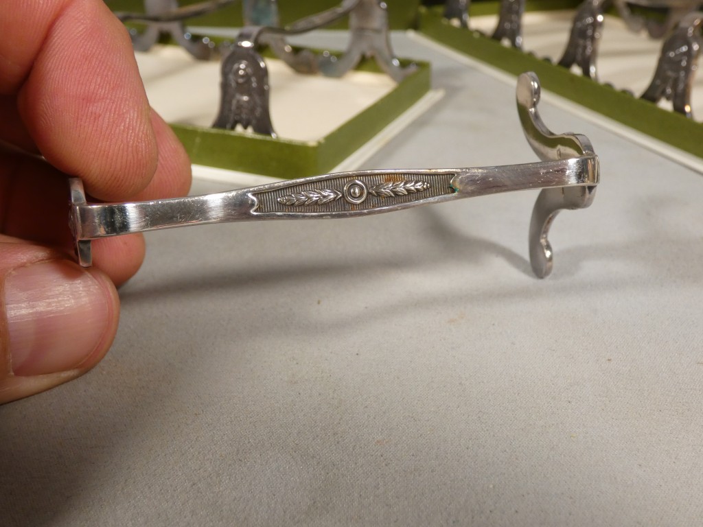 CHRISTOFLE – modèle Marie-Antoinette, style Louis XVI – 12 porte-couteaux en métal argenté – Image 6