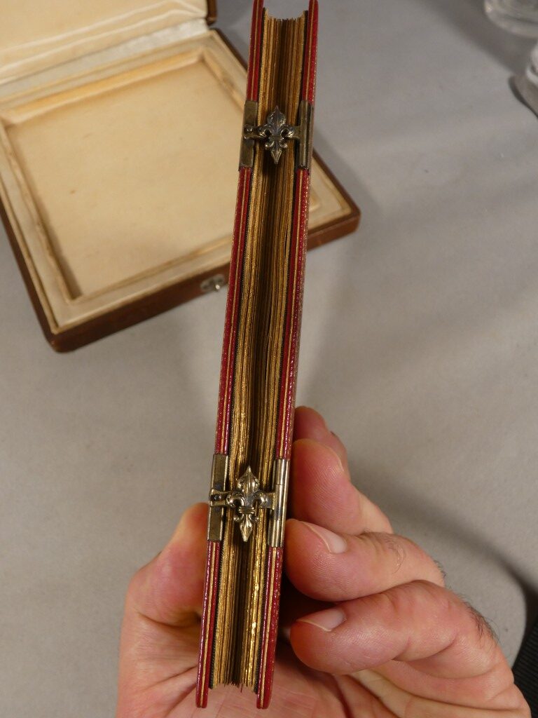 Livre de prières néogothique entièrement manuscrit et enluminé – E. & A. Lesort – XIXᵉ siècle – Image 13