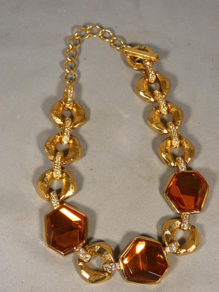 Collier Jean-Louis Scherrer Paris – Métal Doré, Strass Et Résine Couleur Ambre – Vers 1980 – Image 5
