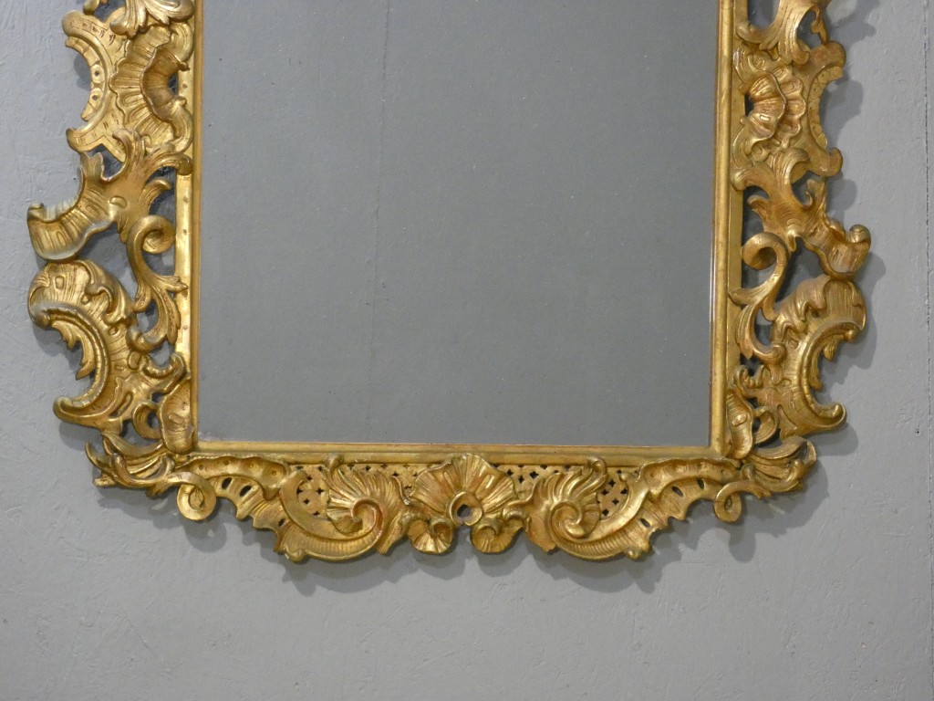 Important miroir rocaille italien en bois doré à glace au mercure – XVIIIe siècle – Image 17