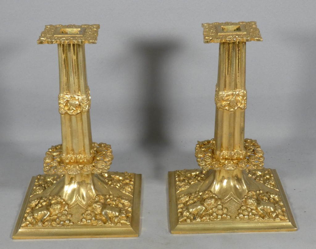 Paire de bougeoirs à la financière en bronze doré, style Louis XIV – XIXe siècle