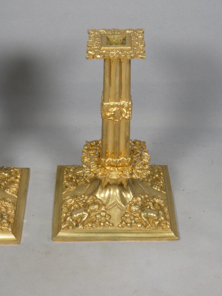 Paire de bougeoirs à la financière en bronze doré, style Louis XIV – XIXe siècle – Image 5