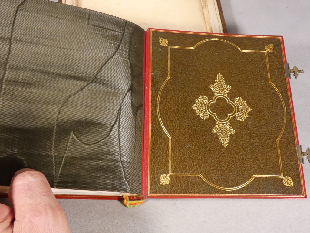 Livre de prières néogothique entièrement manuscrit et enluminé – E. & A. Lesort – XIXᵉ siècle – Image 11