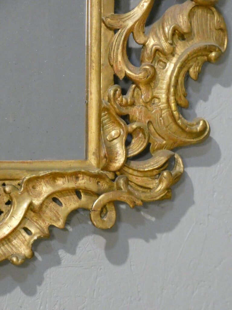 Important miroir rocaille italien en bois doré à glace au mercure – XVIIIe siècle – Image 12