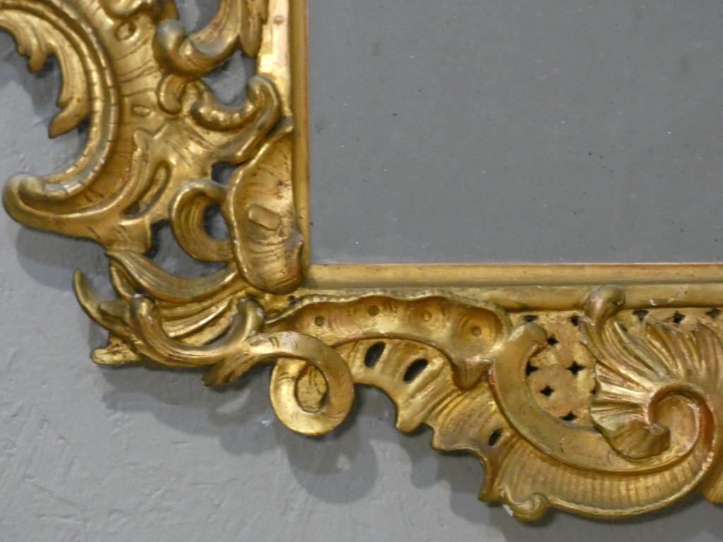 Important miroir rocaille italien en bois doré à glace au mercure – XVIIIe siècle – Image 7