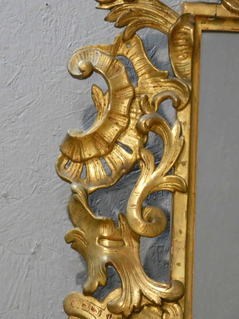 Important miroir rocaille italien en bois doré à glace au mercure – XVIIIe siècle – Image 11