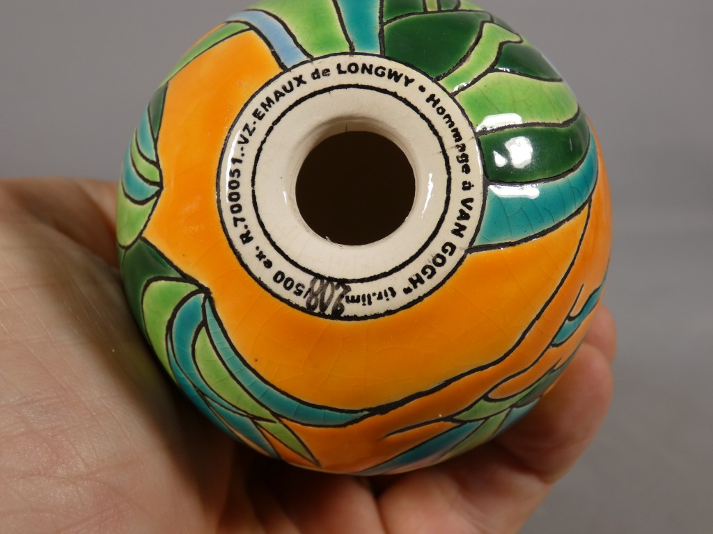 Les Iris de Van Gogh, oeuf en faïence de Longwy numéroté 208/500 – Image 5