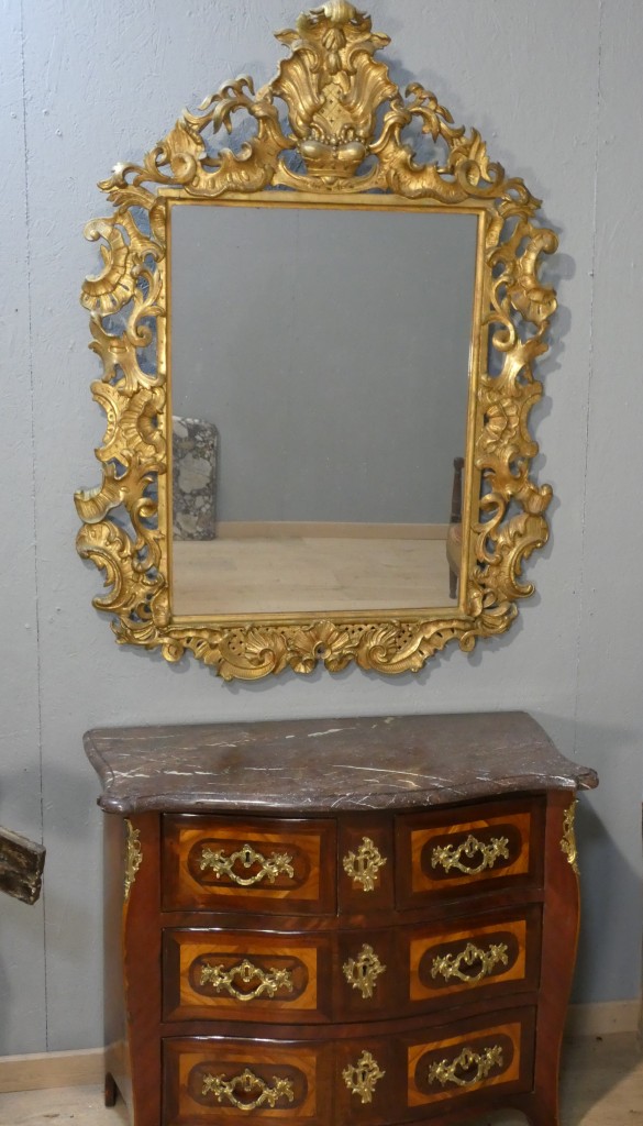 Important miroir rocaille italien en bois doré à glace au mercure – XVIIIe siècle – Image 3