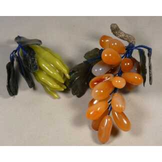 Ensemble de fruits en pierre dure, Italie, milieu XX ème