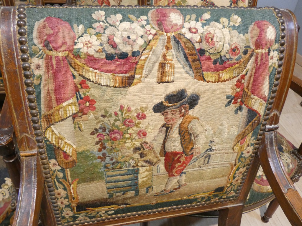 Salon d’époque Directoire en tapisserie XVIIIe siècle scènes pastorales et Fable de la Fontaine – Image 10
