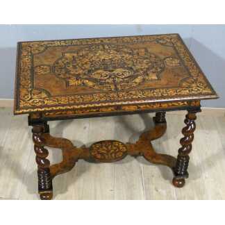 Table de milieu Louis XIV en marqueterie florale aux oiseaux – Fin XVIIe siècle