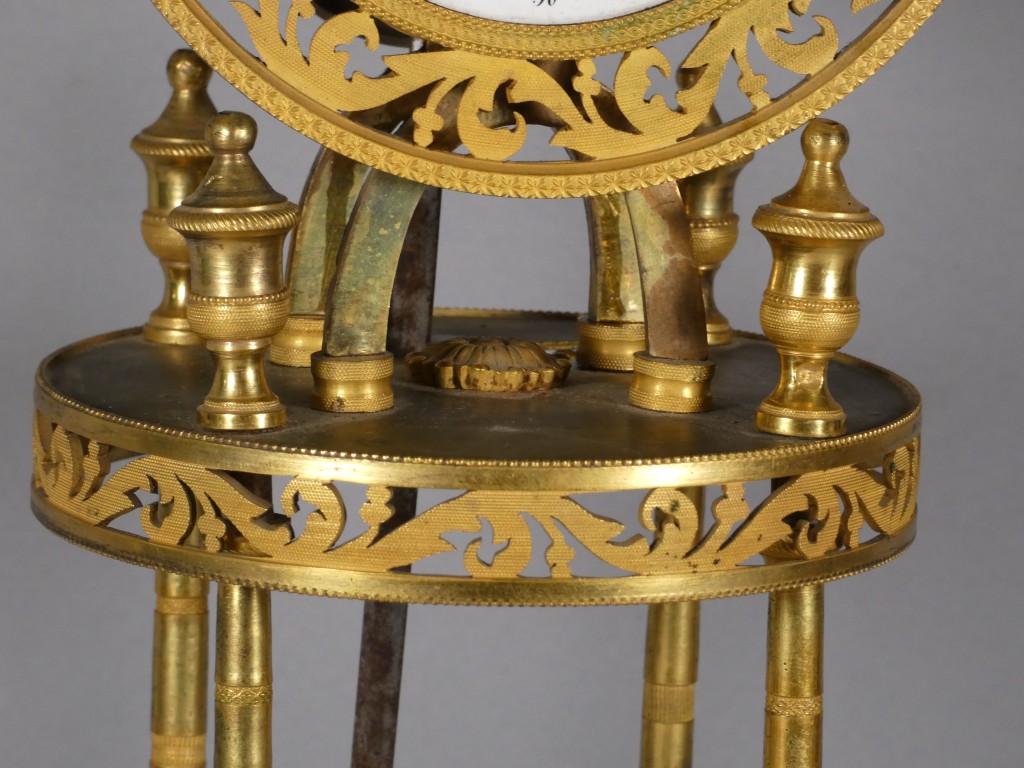 Pendule squelette Directoire en bronze doré aux aigles, signée Le Roy à Paris – XVIIIe siècle – Image 6