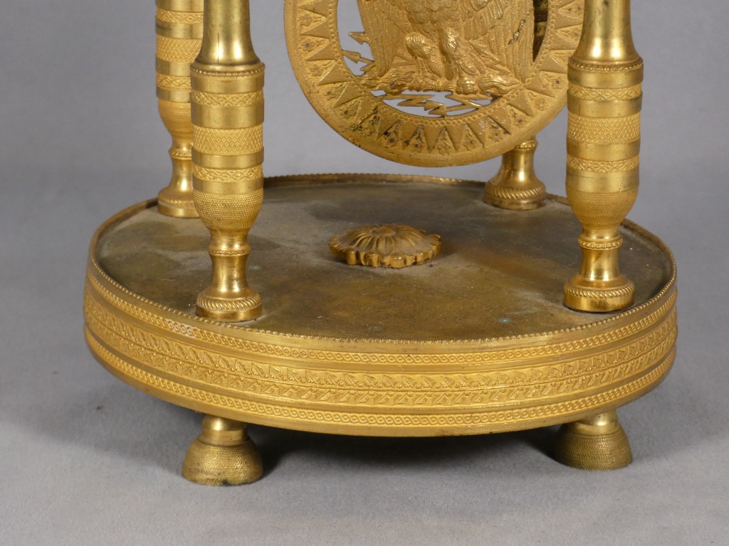 Pendule squelette Directoire en bronze doré aux aigles, signée Le Roy à Paris – XVIIIe siècle – Image 8
