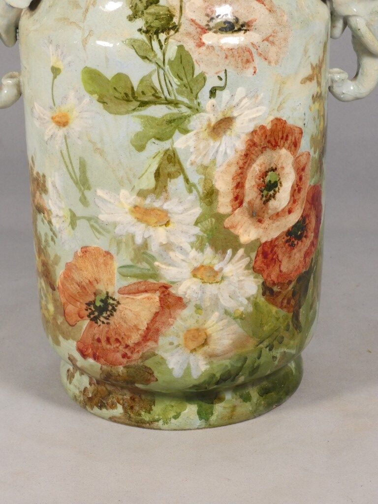 Vase à anses en forme de têtes d’éléphant, faïence de Montigny-sur-Loing, atelier Schopin XIX – Image 2