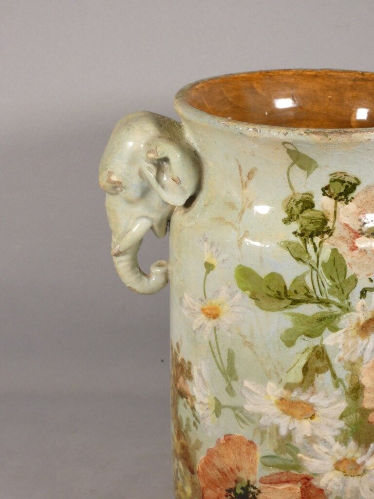Vase à anses en forme de têtes d’éléphant, faïence de Montigny-sur-Loing, atelier Schopin XIX – Image 6