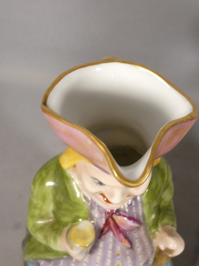 Paire de pichets anthropomorphes Jacquot et Jacqueline en porcelaine polychrome – XIXe siècle – Image 12