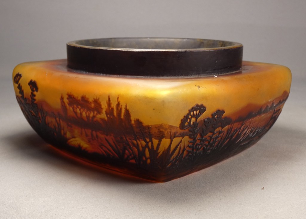 Daum Nancy – Bonbonnière Art Nouveau à décor de paysage lacustre, vers 1900