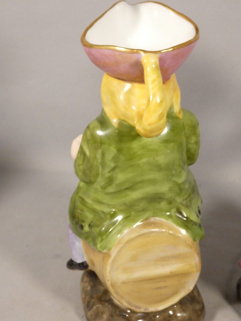 Paire de pichets anthropomorphes Jacquot et Jacqueline en porcelaine polychrome – XIXe siècle – Image 10