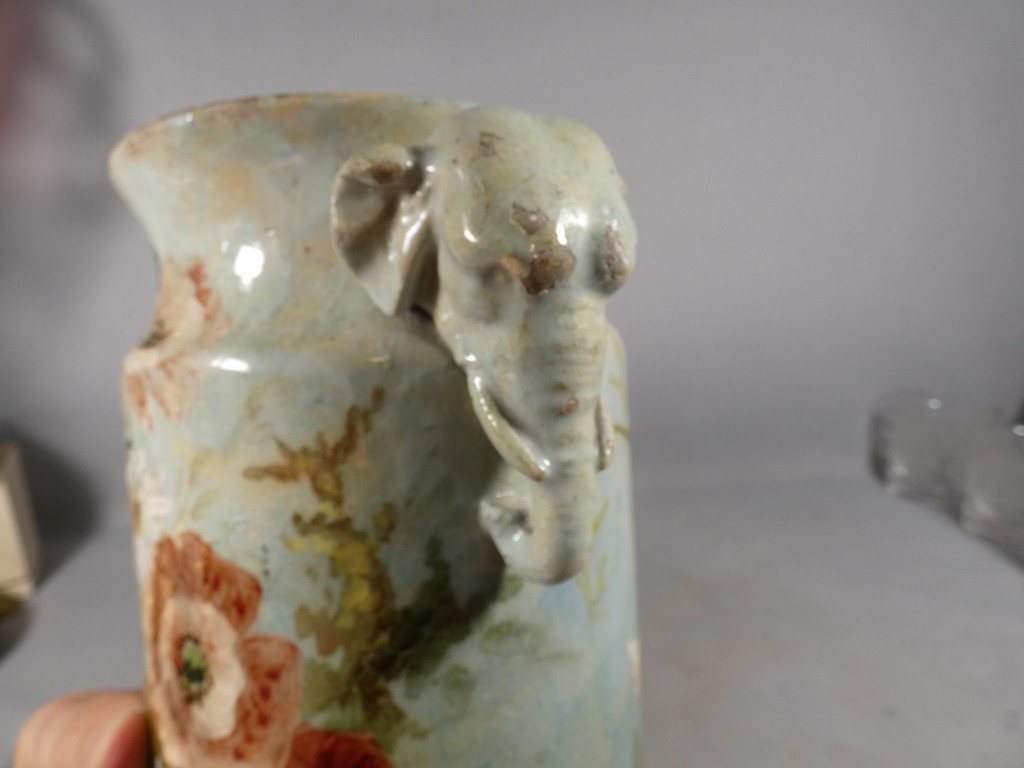 Vase à anses en forme de têtes d’éléphant, faïence de Montigny-sur-Loing, atelier Schopin XIX – Image 8
