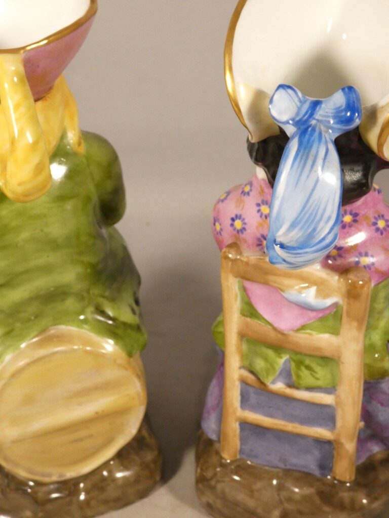 Paire de pichets anthropomorphes Jacquot et Jacqueline en porcelaine polychrome – XIXe siècle – Image 7