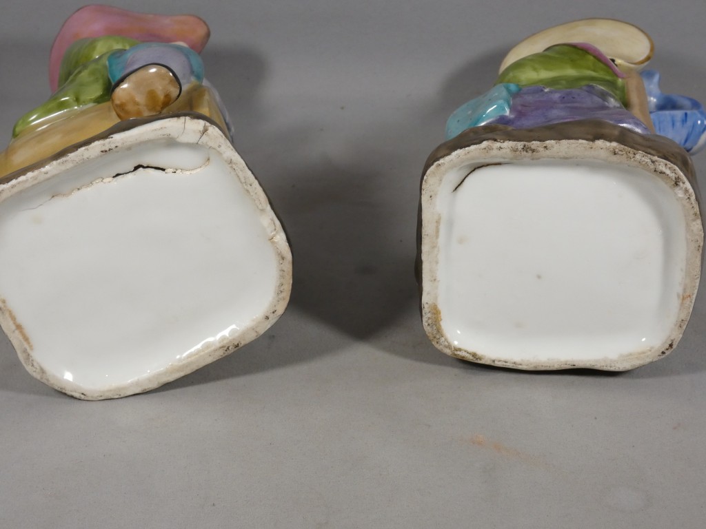 Paire de pichets anthropomorphes Jacquot et Jacqueline en porcelaine polychrome – XIXe siècle – Image 13