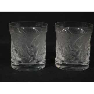 Lalique France, 2 verres à whisky aux hirondelles en cristal clair et satiné